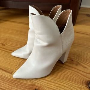 Qupid Signal White Block Heel Booties Size 8